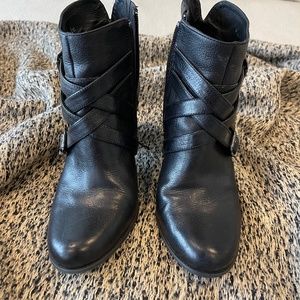 Nurture booties, size 9.5